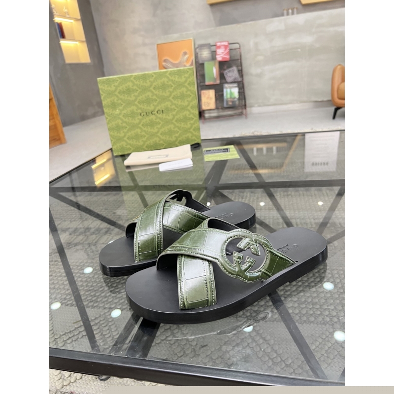G*u*i slippers